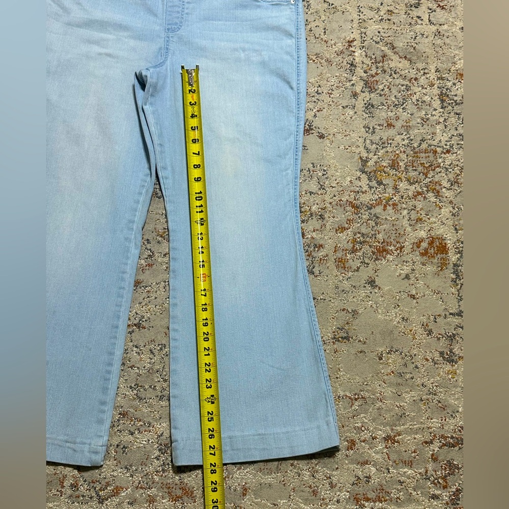 SPANX Light Blue Flared Bootcut pull on Jeans siz… - image 9